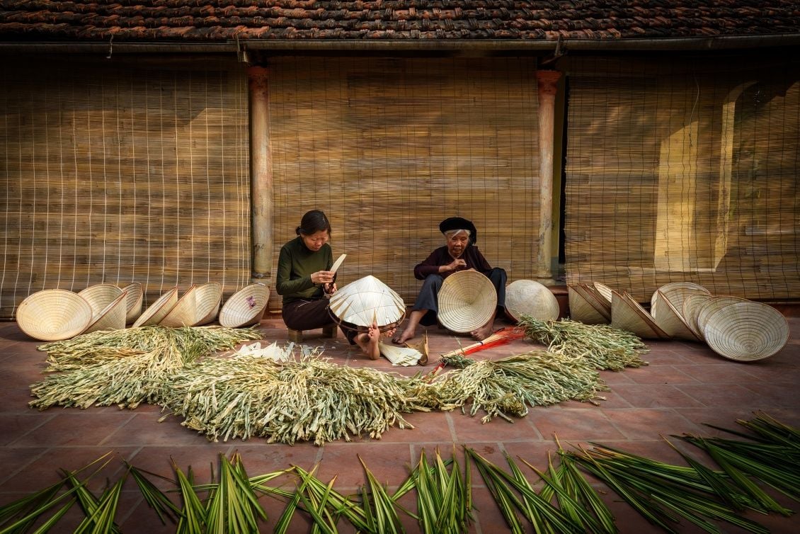 Tư liệu về nghề làm nón lá làng Chuông